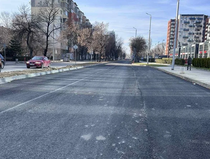 Асфалтът още пари - пуснаха движението по булевард в северната част на Пловдив