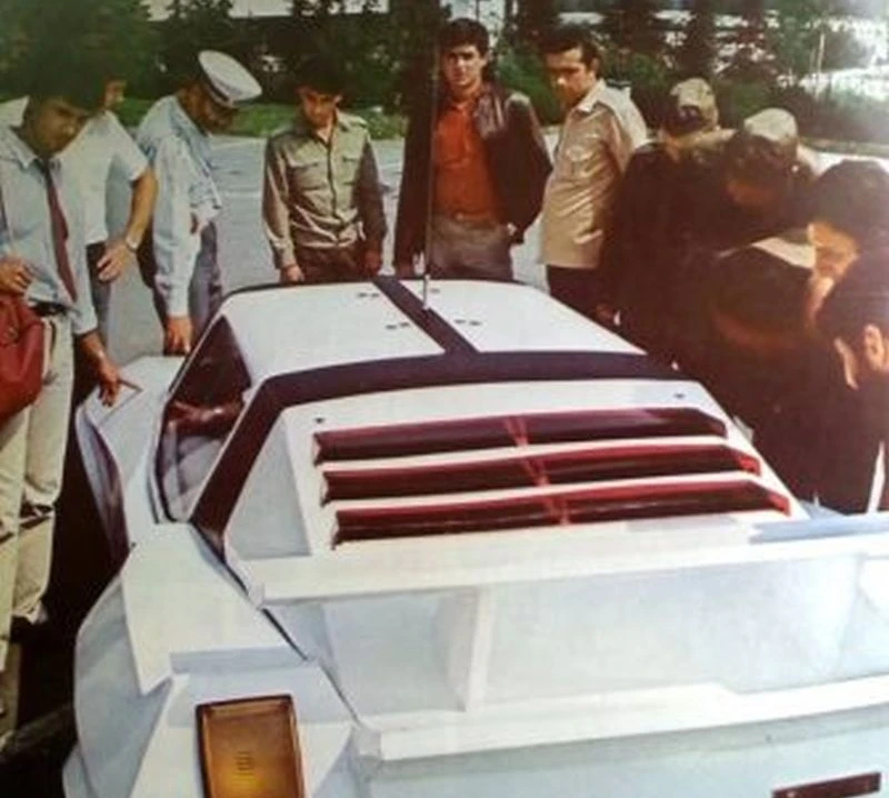 Годината е 1981, на Пловдивския панаир е представен първият български спортен автомобил