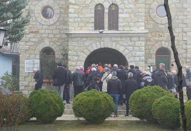 Стотици се струпаха в храм Свето Успение Багородично в кърджалийския