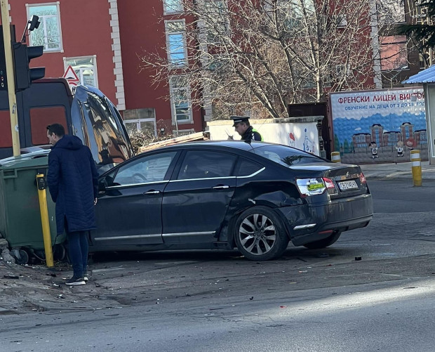 Катастрофа между два автомобила на столичния бул. "Симеоновско шосе"