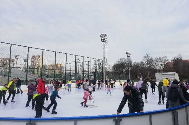 На 2 януари ледената пързалка в парк "Възраждане" ще работи за деца и ученици с вход свободен