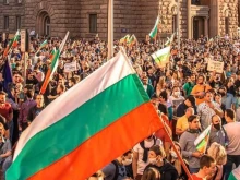 Politico: България е крехка демокрация, където партиите търсят да си подсигурят властта, а организираната престъпност и Русия играят огромна роля