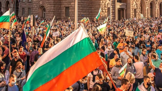 България е крехка демокрация където партиите търсят да си подсигурят