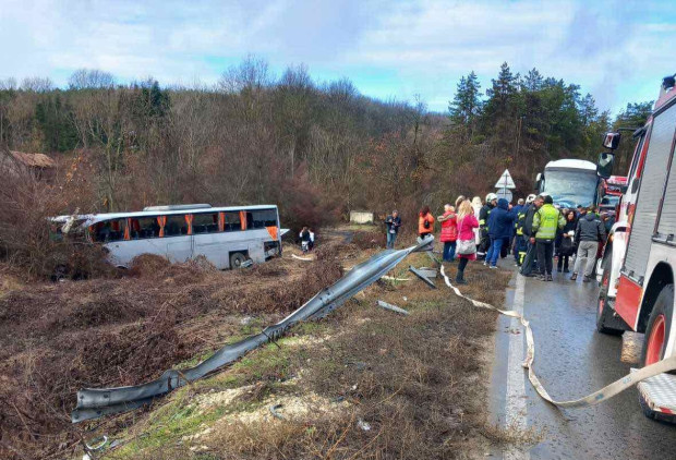 Тежка катастрофа на пътя Русе Бяла между автобус с