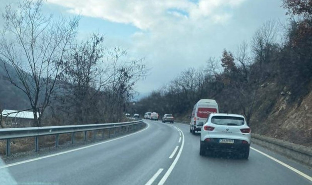 </TD
>Интензивен е трафикът по автомагистрала Струма, Главен път Е-79 и