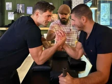 Снимка на Мастагарков и Момчил хит в мрежата
