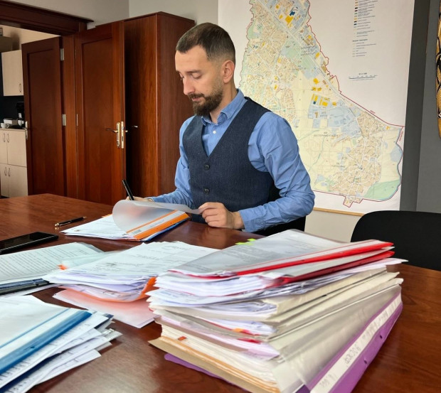 Бумагите са на масата: Кметът на район "Младост" в София инж. Кукурин направи своя първи отчет