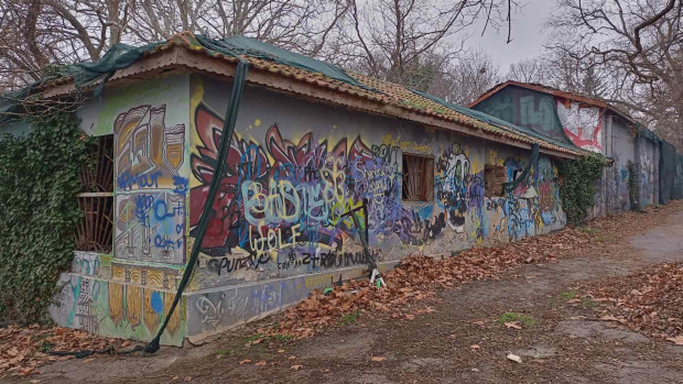 Изоставени постройки стресират чужденци в Морската градина на Варна Съборетините