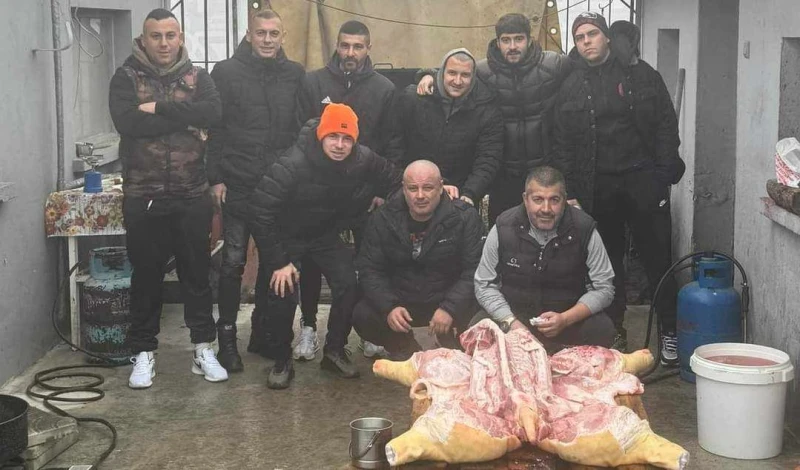 Неделев и Балтанов се събраха на прасе, играчи на ЦСКА и Марица им правиха компания