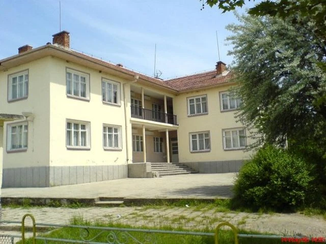 Продават за 170 000 лева бивша детска болница в пловдивското село с най-чист и лечебен въздух