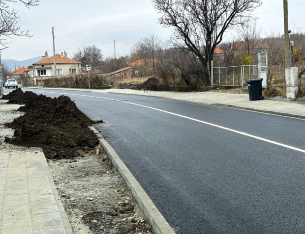 </TD
>Община Бургас е приключила с цялостния ремонт на път BGS1033.