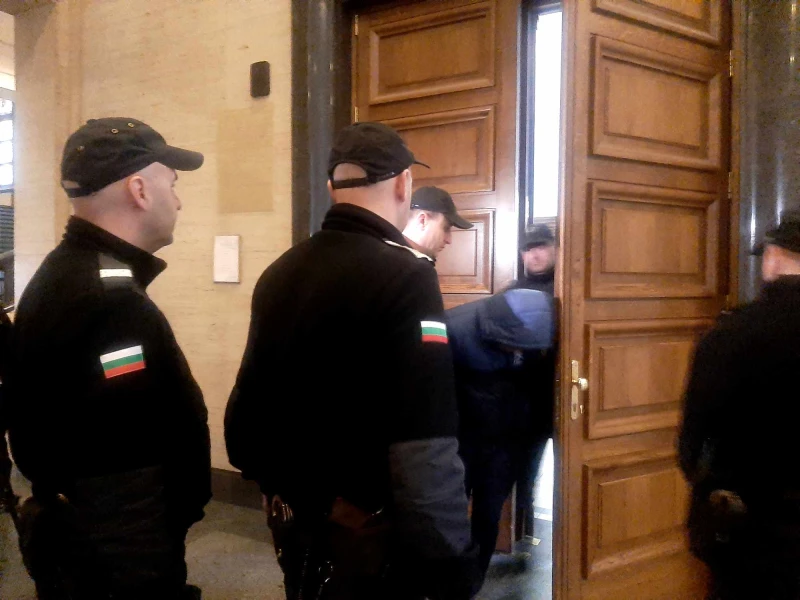 Колин Колев, обвиняем по "обира на века", остава в ареста
