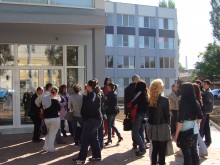 С високи такси се мъчат да задържат студенти в нежелан колеж
