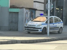 Паркирана на тротоара патрулка възмути пловдивчани