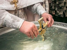 Какво да правим със светената вода от миналата година?
