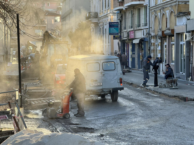 Интензивна работа кипи в центъра на Пловдив
