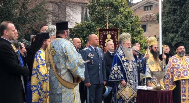 На Богоявление дядо Николай освети бойните знамена в Пловдив