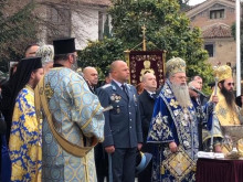 На Богоявление дядо Николай освети бойните знамена в Пловдив