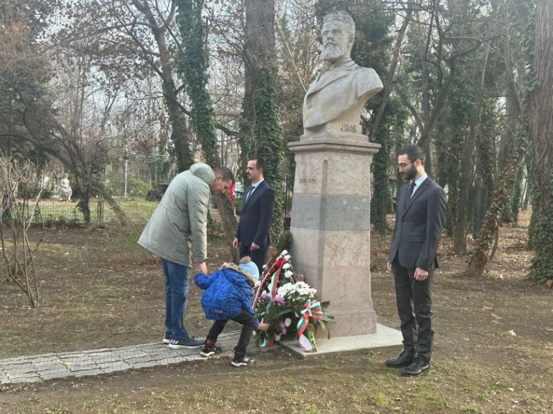 Зам.-кметът на Русе поднесе венец на паметника на Христо Ботев в Букурещ