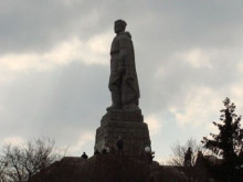 Пловдивчанин: Огромна лъжа! Знаете ли какъв е надписът на Альоша?