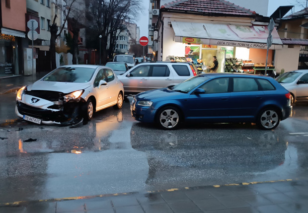 </TD
>Лошо започна новата седмица за някои шофьори в Пловдив, предава
