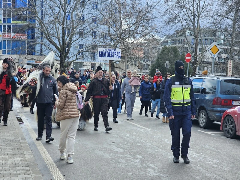 Имало ли е кукерски игри по времето на комунизма в Благоевградско и какво е да си колекционер на стари чанове, разказва Илия Дамянов