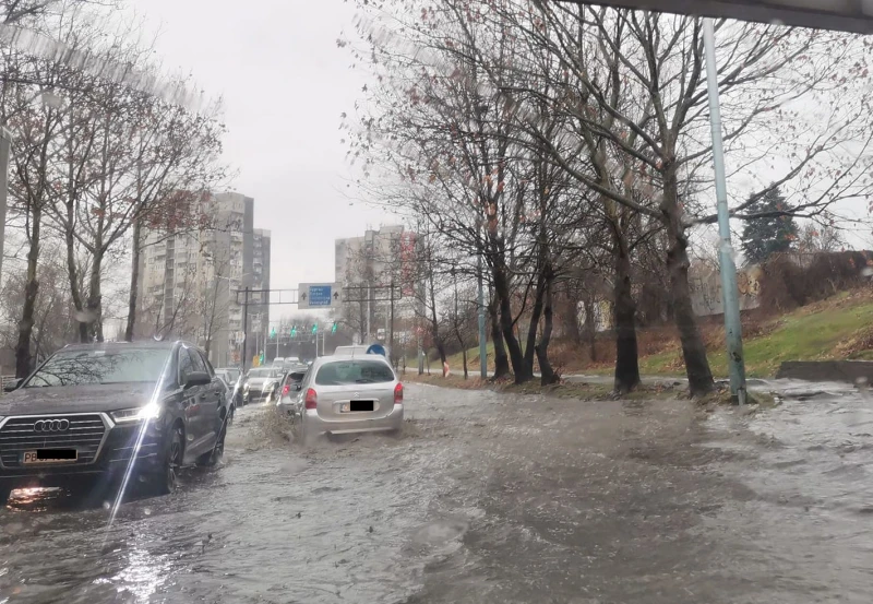 Част от булевард в Пловдив е под вода