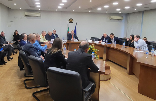 TD По инициатива на – областен управител на област Пловдив днес