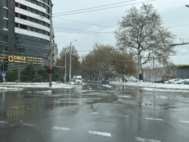 При зимни условия, но без ограничения се осъществява движението по пътищата в Сливенска област