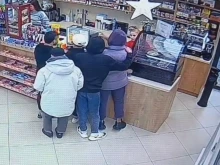 Арестуваха гаменчетата, откраднали дарения за болна жена! Изплуваха още провинения, били са задържани преди месец и пуснати на свобода