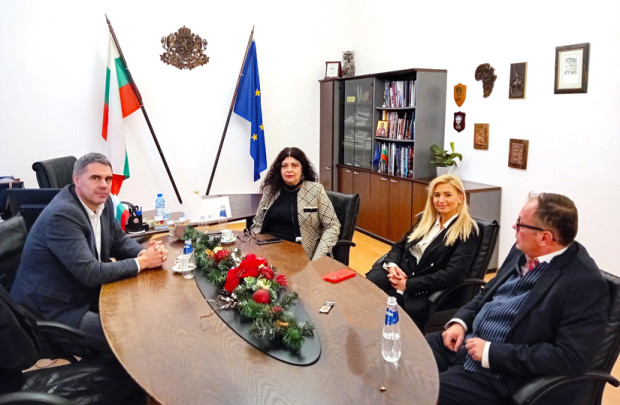 Губернаторите на Варна и Бургас обсъдиха подготовката на новия туристически сезон
