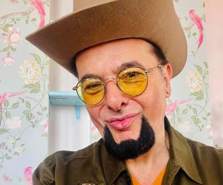 "Аз не съм тази кифла, но да не сте посмели да лайквате снимките ми оттам"