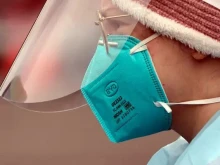 В Испания върнаха маските в болниците заради скока на случаите на грип и коронавирус