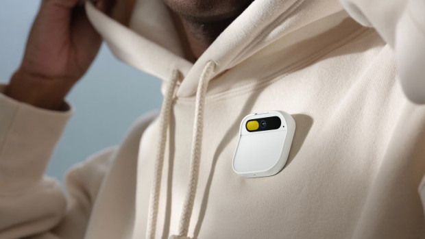 Humane AI pin – значката която ще замени телефоните излиза