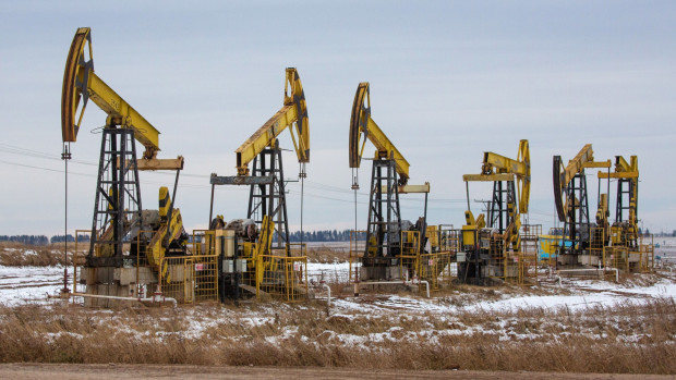 Сондажите в петролни кладенци в Русия биха постсъветски рекорд през