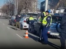 Полицията в Пловдив на крак, спират по няколко коли едновременно
