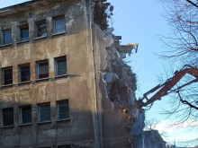 Възмутена дама: Тъжно и болно ми е заради сградата, в която са проплакали хиляди русенчета