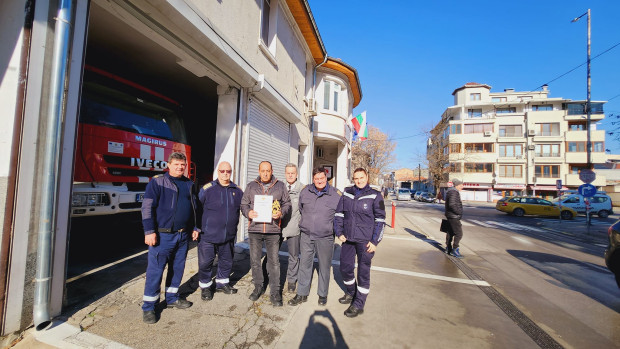 </TD
>Днес голямото пожарникарско семейство на РДПБЗН Пловдив изпрати в заслужен