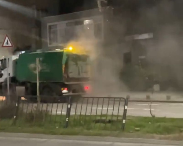 TD Камион на Чистота вдига повече пушилка и прах във въздуха