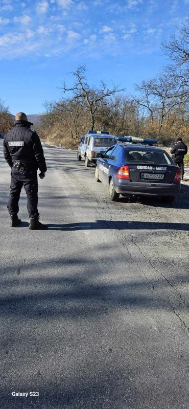 Извършители на множество кражби са заловени от полицията в Сливенско