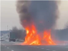 Тежкотоварен автомобил пламна на АМ "Тракия"