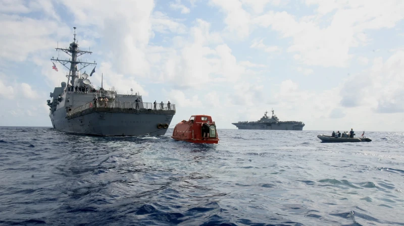 Двама моряци от ВМС на САЩ са изчезнали край бреговете на Сомалия