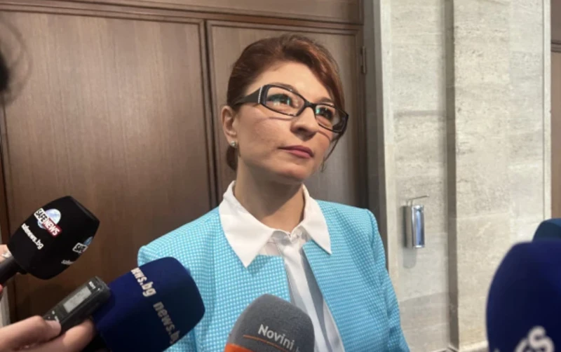 Политолог: Десислава Атанасова отива в политическа пенсия