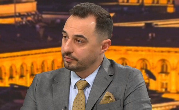 Министърът на икономиката Богдан Богданов заяви че въпросът дали той