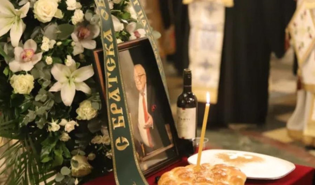 Стотици хора си взеха последно сбогом с брата на патриарх