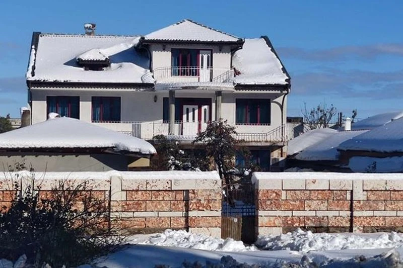 След смъртта на Ферарио Спасов Начо продава луксозния си палат