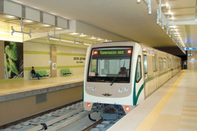 Градският транспорт в стачна готовност, ще остане ли метрото без работници?