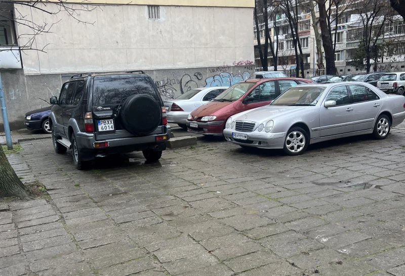 Вижте как се паркира на метри от 2-ро РПУ Пловдив