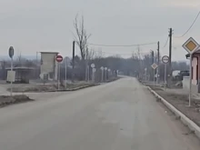 Абсурд! Българско село е за "Гинес", над 100 пътни знака са наредени през 5 метра