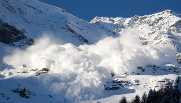 Висока лавинна опасност в планината Експерти предупреждават че с новия
